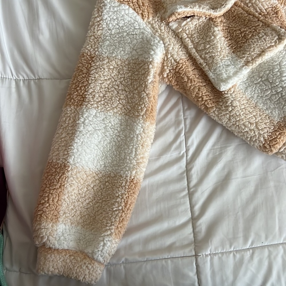 Plaid Pattern Fleece Jacket - Picture 2 of 3